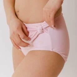 Simone Bottoms, Ballet Pink -Fashion Swimsuit 369A0644final d686edfc 424b 4338 b580 919a11477ae3