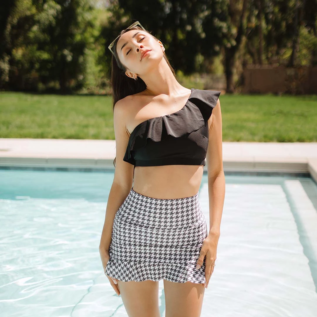 Icon Wave Crop, Matte Black 1 Icon Wave Crop, Matte Black