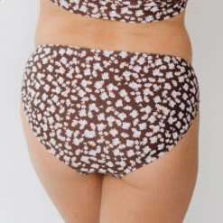 Wailea Floral Hipster Bottoms -Fashion Swimsuit 369A9996final 86c4dd03 f2bb 499e b0a9 90225dcd2c81