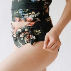 Simone Bottoms, Rose Black -Fashion Swimsuit DSC03609final 9a329936 7fac 4b80 9279 dbe8bc02e1b9